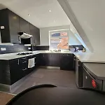 London Luxury Apartment - Finchley Road Retreat